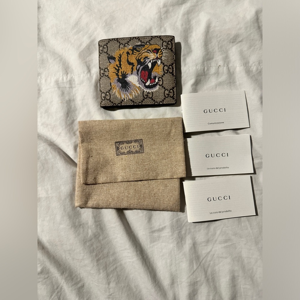 Men’s Gucci tiger wallet 🐅
